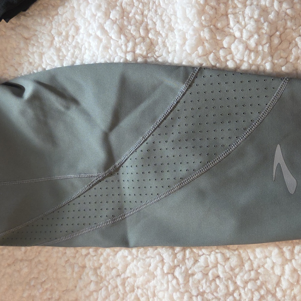 Brooks Gray Performance Leggings - image 3